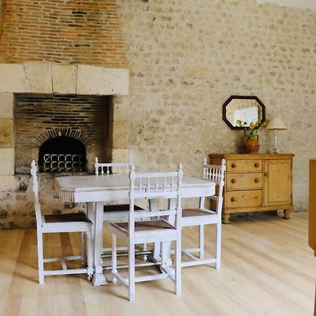 As Seen On A New Life In The Sun - Beautiful 3 Bedroom Cottage With Shared Pool Montboyer Екстериор снимка