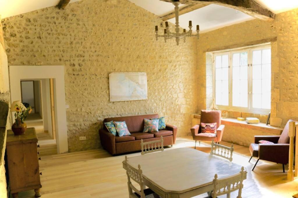 As Seen On A New Life In The Sun - Beautiful 3 Bedroom Cottage With Shared Pool Montboyer Екстериор снимка