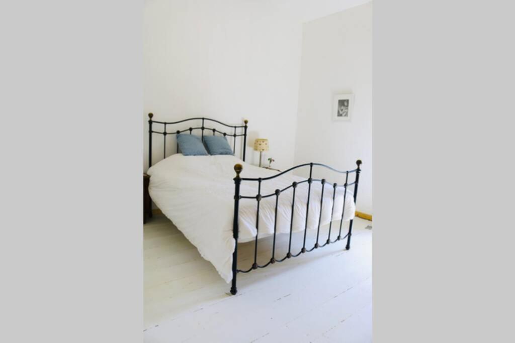 As Seen On A New Life In The Sun - Beautiful 3 Bedroom Cottage With Shared Pool Montboyer Екстериор снимка