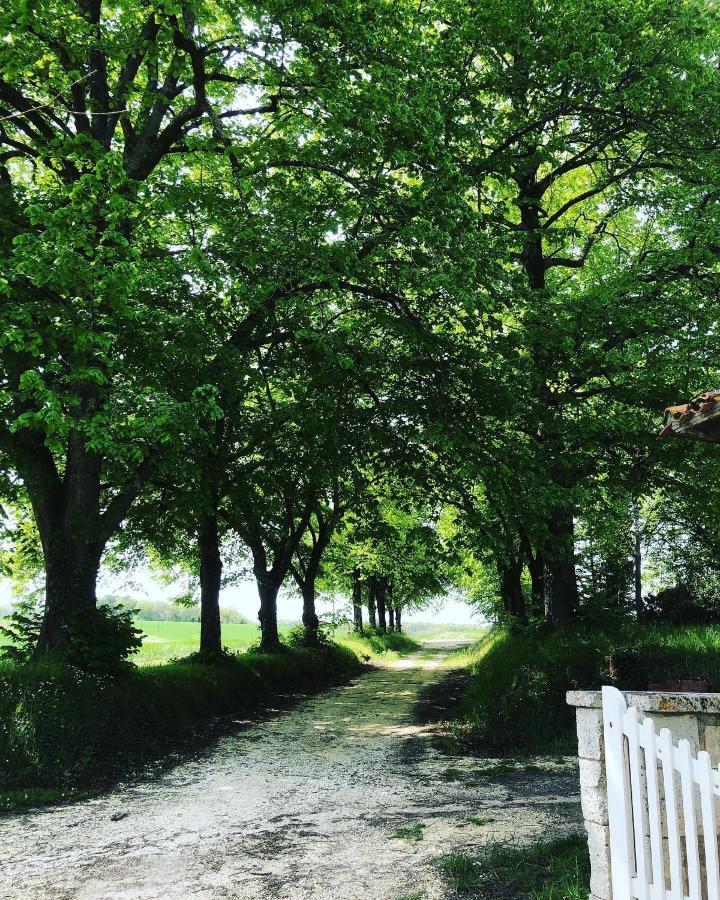 As Seen On A New Life In The Sun - Beautiful 3 Bedroom Cottage With Shared Pool Montboyer Екстериор снимка