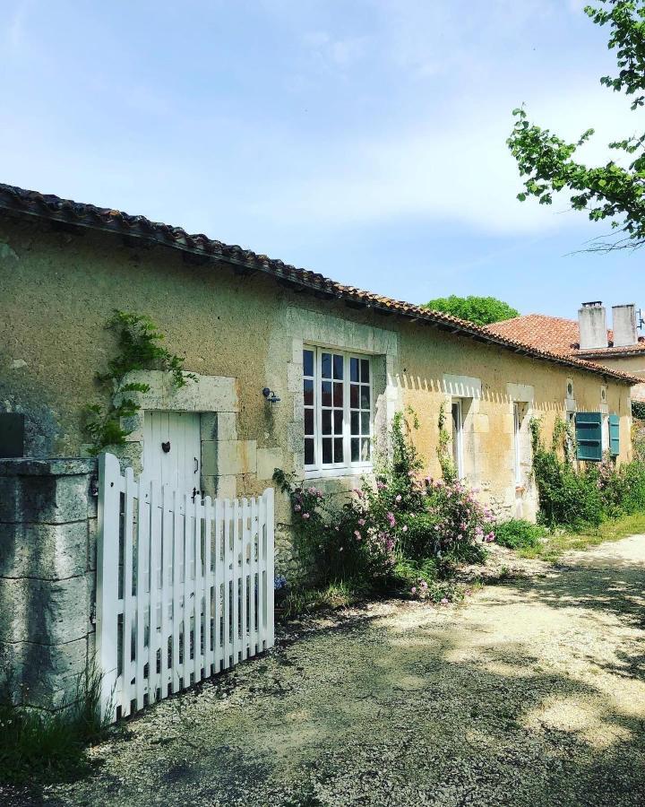 As Seen On A New Life In The Sun - Beautiful 3 Bedroom Cottage With Shared Pool Montboyer Екстериор снимка
