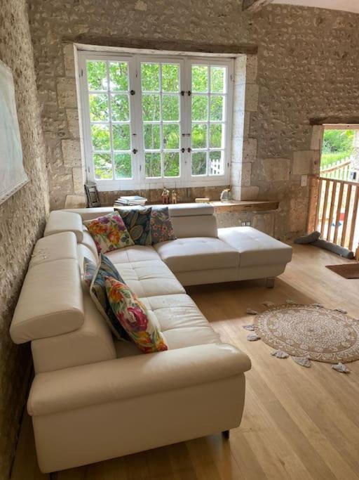 As Seen On A New Life In The Sun - Beautiful 3 Bedroom Cottage With Shared Pool Montboyer Екстериор снимка