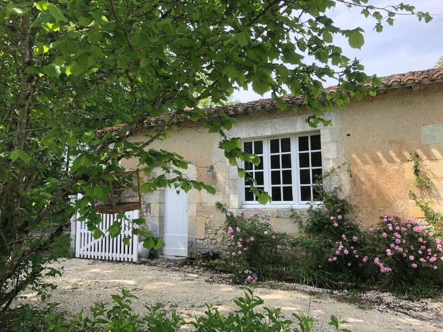As Seen On A New Life In The Sun - Beautiful 3 Bedroom Cottage With Shared Pool Montboyer Екстериор снимка