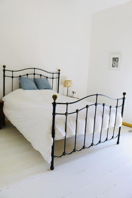 As Seen On A New Life In The Sun - Beautiful 3 Bedroom Cottage With Shared Pool Montboyer Екстериор снимка