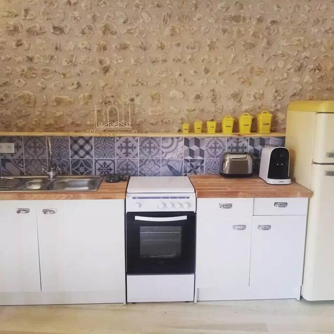 As Seen On A New Life In The Sun - Beautiful 3 Bedroom Cottage With Shared Pool Montboyer Екстериор снимка